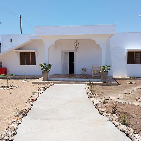 Red Land House Bed & Breakfast Watamu Eksteriør bilde