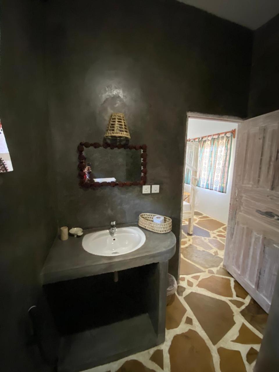 Red Land House Bed & Breakfast Watamu Eksteriør bilde