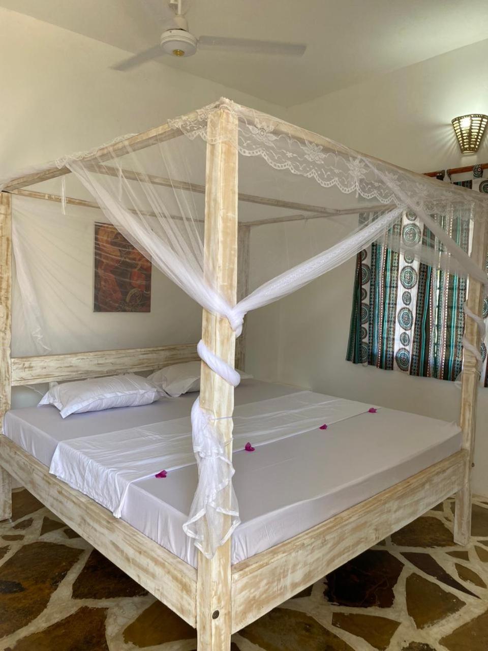 Red Land House Bed & Breakfast Watamu Eksteriør bilde